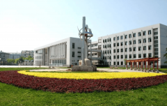 含住宿费、教材费、军训费、安全费、体检费）